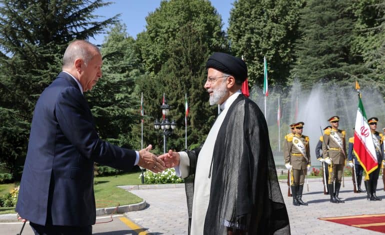 Iran will Zusammenarbeit mit der Türkei ausbauen, warnt sie aber auch