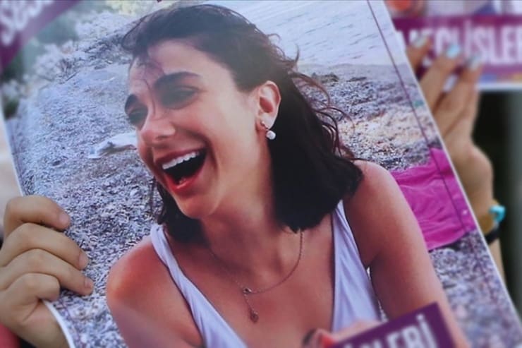 Brutaler Mordfall Pınar Gültekin: Höchststrafe aufgehoben – Kritik an Urteil wächst