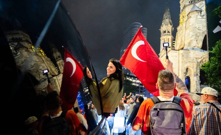Türkei-Party auf den Straßen: Entschädigung für 2006