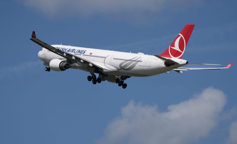 Trauer um langjährigen Mitarbeiter: Turkish Airlines-Pilot stirbt in der Luft