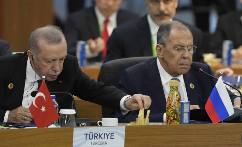 „Nicht nur falsch“: Erdoğan kritisiert US-Waffenpolitik im Ukraine-Krieg