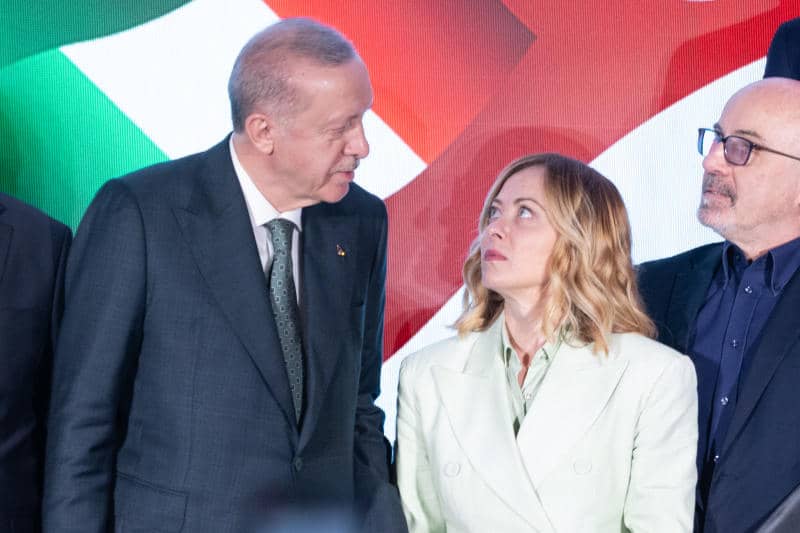 Meloni-Lob für Flüchtlingspolitik bringt Erdoğan in Erklärungsnot