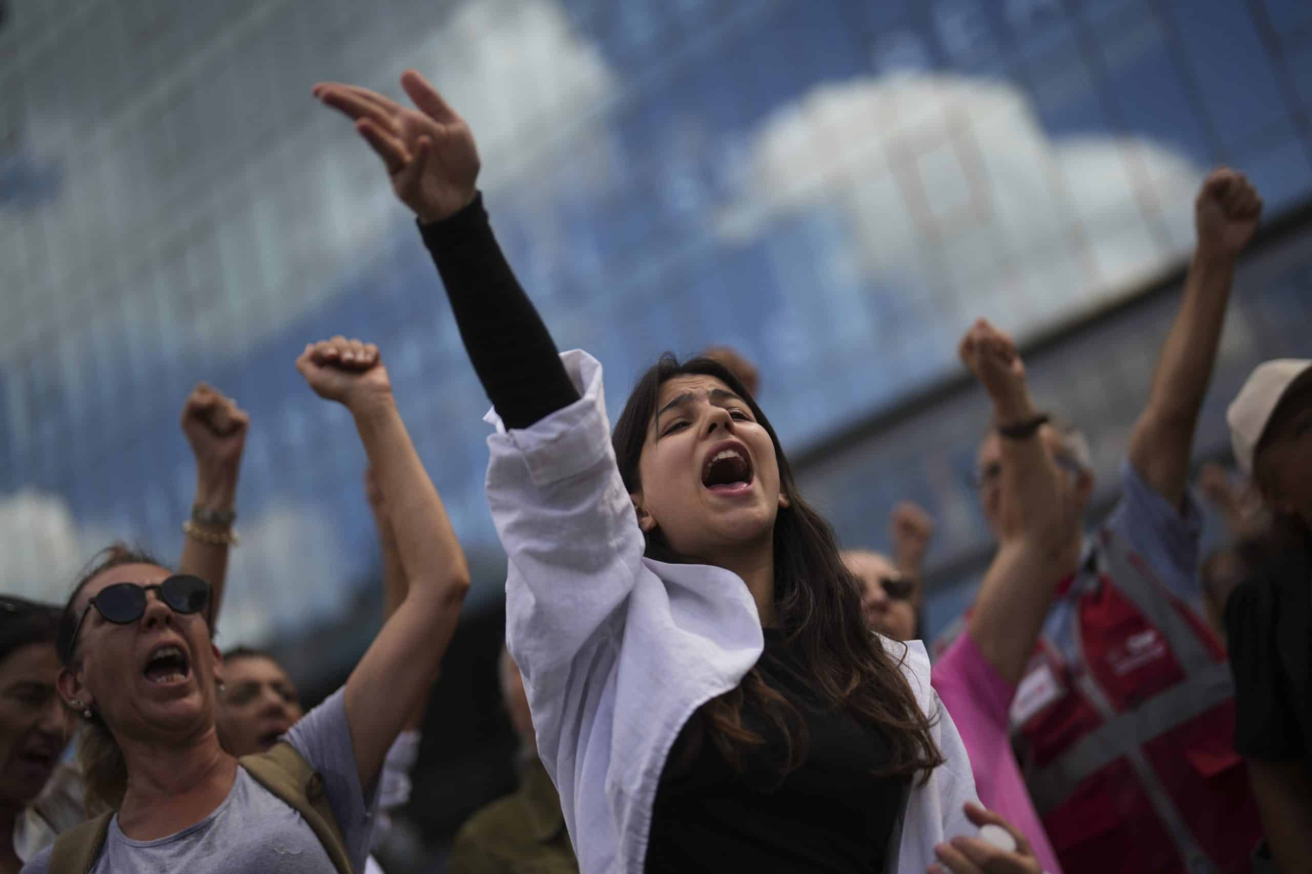 Machtkämpfe in der Türkei: Justiz gegen CHP – AKP gegen sich selbst