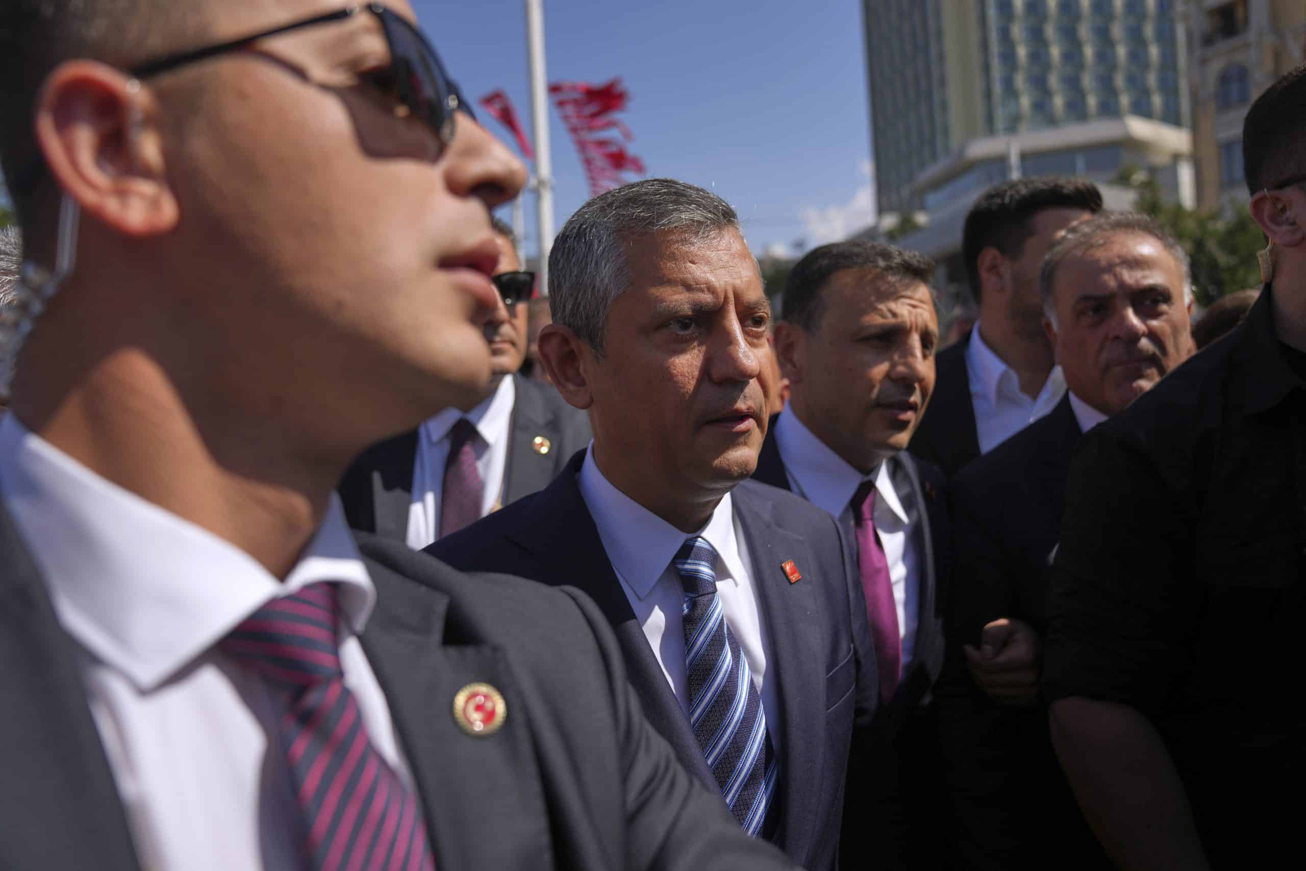 Türkei: CHP-Chef droht Absetzung – Prozess vertagt