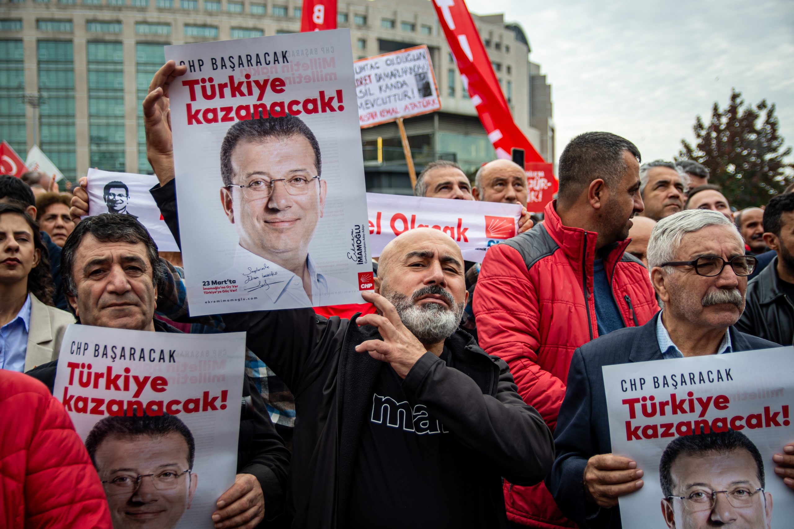 Neuer Bericht: Türkei verschärft Repression gegen Opposition und Medien